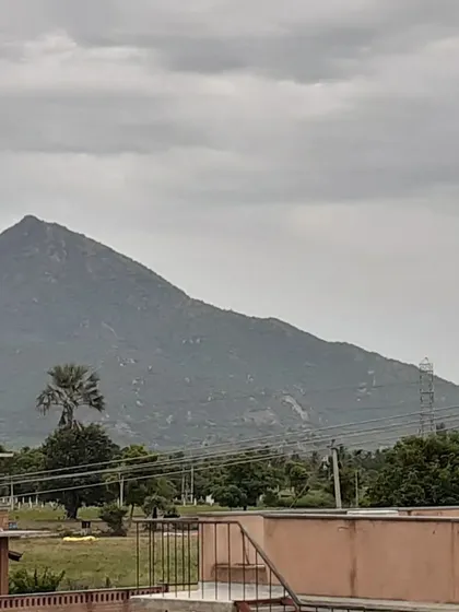 This is Arunachala, the sacred mountain that holds our space. Its ancient silence is not empty; it is full of energy that helps us disconnect from the outside world and listen within.