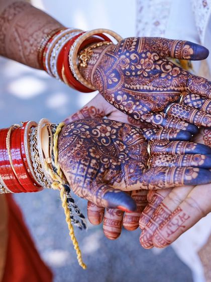 Another angle of the couple, showing the deep, rich color of the henna.