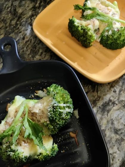 A simple yet elegant appetizer of creamy, cheesy grilled broccoli. The broccoli is lightly grilled and then topped with a cheese sauce, making it a delicious and healthy bite.