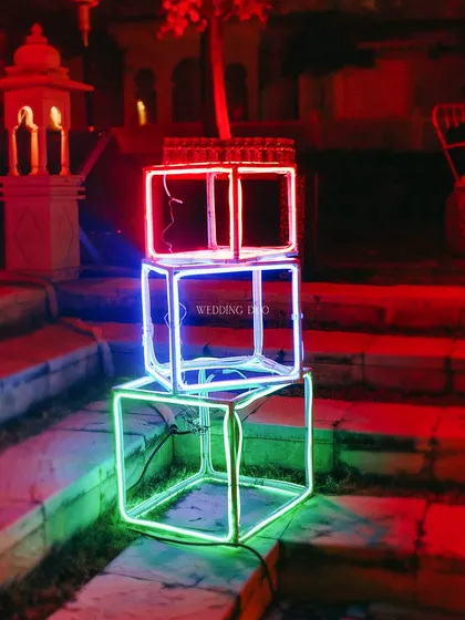 We love playing with light. These stacked neon cubes added a touch of modern, colorful art to the steps of the venue, guiding guests with their vibrant glow.