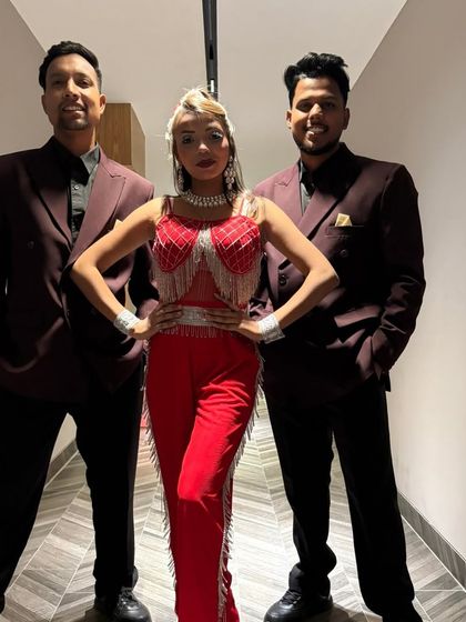 Another combination of our performers. We can provide troupes of different sizes, from duos and trios to large groups, depending on your needs.