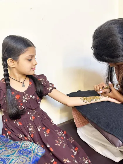 Applying mehendi on the cute child actor Maitreyee Datye, who plays Kartiki in 'Rang Maza Vegla'.