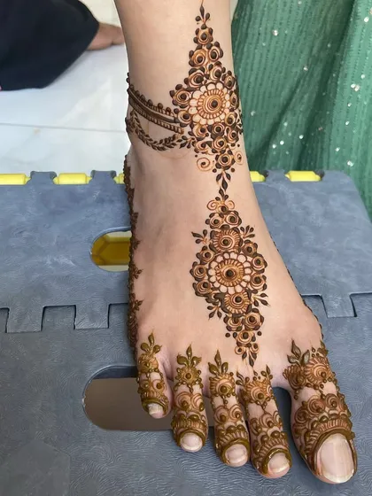 Another clear shot of the single foot design.