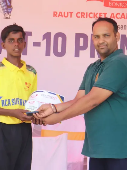 Presenting an award to a player from the runner-up team, RCA Super Kings.