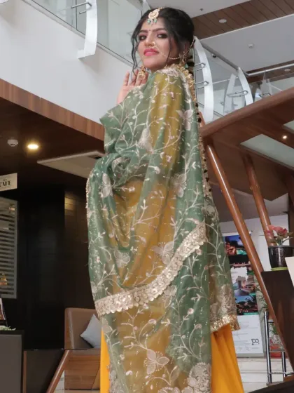 A full-length view of the Punjabi bride, showcasing the harmony between the outfit, jewelry, and makeup.