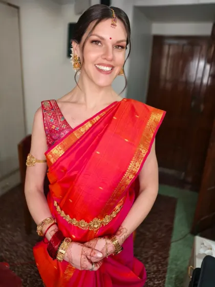 I loved creating this traditional South Indian look for my beautiful client. The style features radiant, natural makeup, a classic center-parted updo, and authentic temple jewelry, all brought together with expert saree draping.