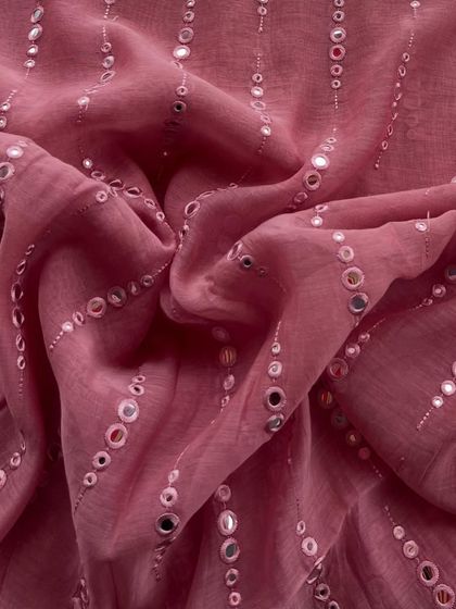 Delicate drape, reflective charm. This mirror-work Mul Chanderi in a beautiful dusty rose is made for celebration, perfect for a festive kurta, lehenga, or saree.