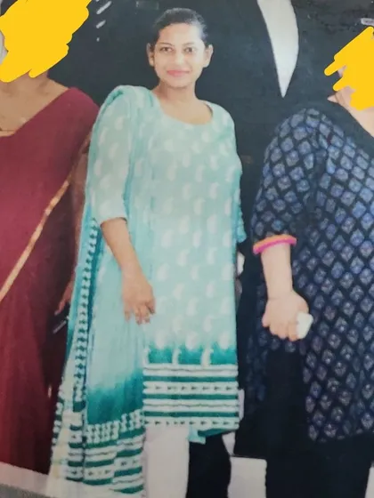 This was me during my first pregnancy. I felt clueless and my confidence was low because I just wore whatever fit. I share this to show you that I understand the struggle firsthand.
