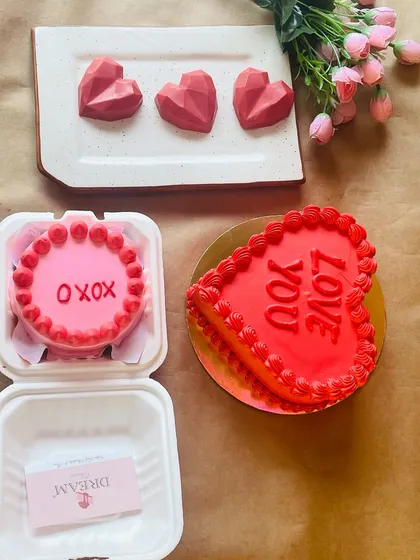 A look at my Valentine's Day special menu. This includes a heart-shaped "Love You" cake, a mini "XOXO" bento cake, and geometric heart-shaped chocolate shells.