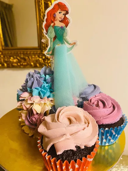 A magical mermaid-themed cupcake arrangement for a special birthday. I used moist chocolate cupcakes and decorated them with beautiful pastel-colored buttercream frosting to create a design that kids absolutely love.