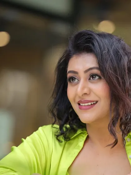 A bright, engaging shot of Kashish Duggal. The natural light and her warm expression make this a very inviting and commercially appealing portrait.