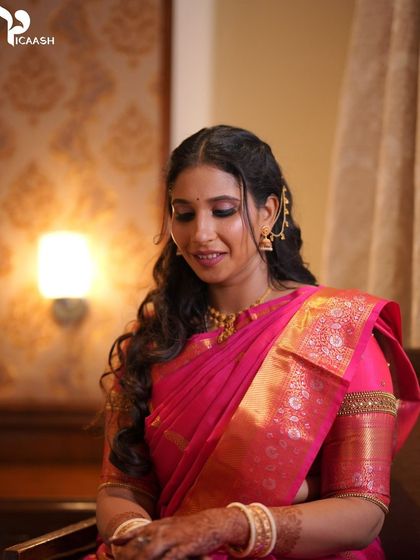 A lovely look for Shweta's *Simantipoojan*. The pink saree reflects the beginning of pure love for her coming child.