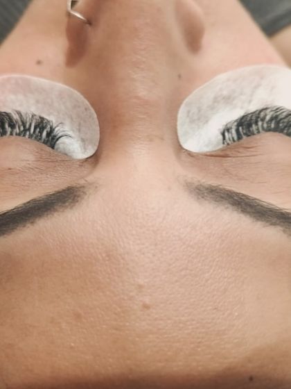 This close up shows the fluffy texture of our volume lash extensions. They are designed to be lightweight and comfortable, so you can enjoy a dramatic look without any heaviness.