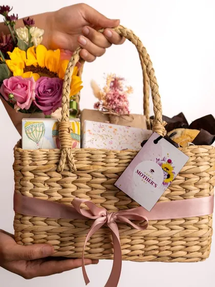 This is what a warm hug in a basket looks like. I put so much love into curating these Mother's Day gift hampers, complete with fresh flowers and handmade treats, to make sure every mom feels cherished.