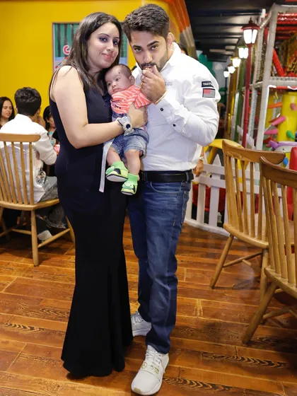 A fun and stylish family photo. I provide the perfect backdrop for you to get those Instagram-worthy shots.