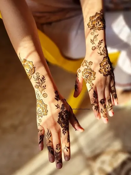 Beautiful Arabic floral vines under the golden sun. This style is timeless and always looks stunning.