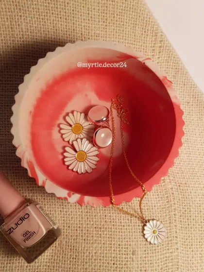 Our red and white marble round jar, styled with delicate daisy jewelry. It’s a perfect example of a custom order made for a lovely customer.
