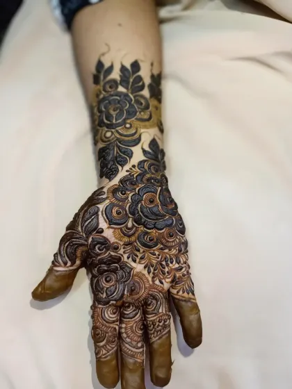 Bridal & Engagement Mehendi photo 11