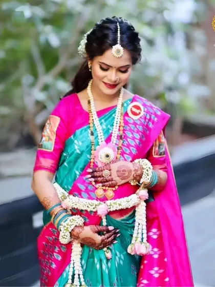 The complete look for a traditional Marathi 'dohale jevan'. The floral jewellery set, complete with hathphool and a waist belt, makes the celebration even more special.