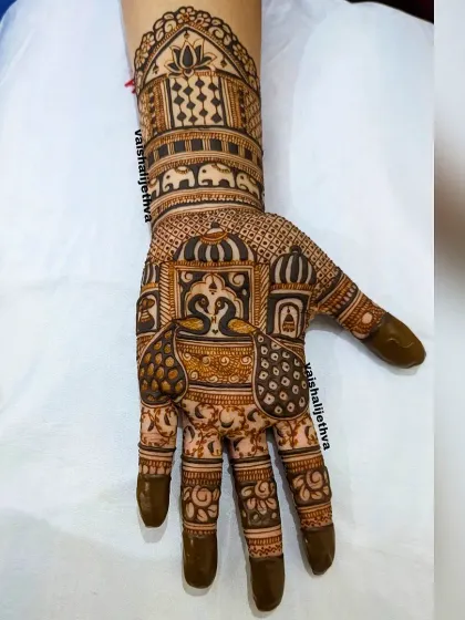 A gorgeous design for an engagement bride. This pattern features a peacock in a jharokha, with palace and elephant motifs extending up the arm.