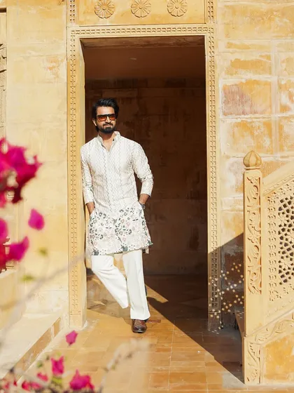 A different angle of my Jaisalmer look, with the bright bougainvillea adding a pop of color.