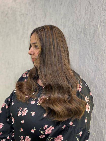 A beautiful example of a global color with highlights. The base is a rich brown, with lighter pieces adding dimension and brightness.