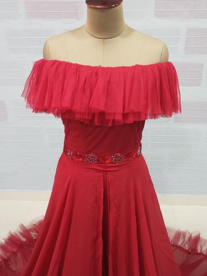 Wearrent - Maternity Photoshoot Outfit Rental Dramatic Trail Gowns photo 5