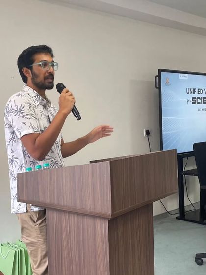 A speaker at the Param Science seminar shares his vision. We actively seek out opportunities to engage with thought leaders in the education space.