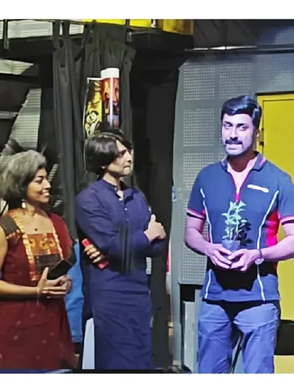 Film and TV actor Rishi interacts with our founder and facilitator after the VAS 7.0 showcase. Having established actors support our students is a huge motivation.
