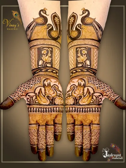 A variation of the peacock and swan design, with a different pattern on the palm for a unique look.