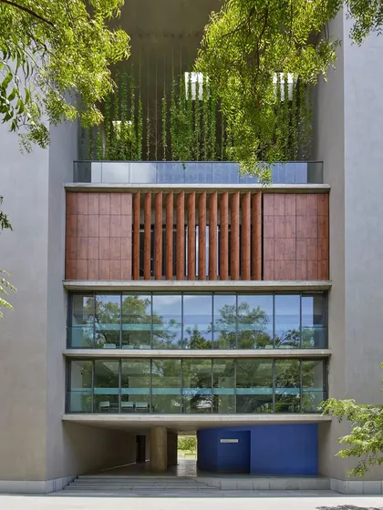 An institution of higher education in Ahmedabad where the Arts and Sciences converge. The building's facade, with its layers of glass, terracotta screens, and rooftop gardens, reflects the diverse spaces for exploration and interaction within.