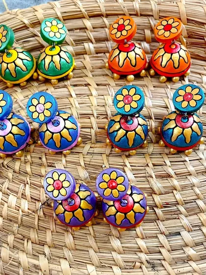 A duplicate image of the vibrant two-tiered floral jhumkas.