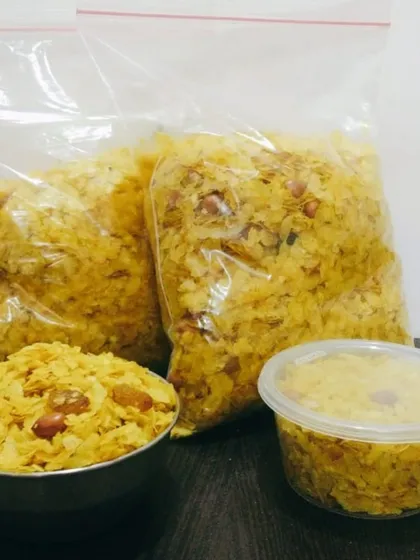This is my homemade Roasted Poha Chevda, a crunchy and savory snack perfect with tea. I pack it fresh so you can stock your pantry. You can see the different portion sizes I offer, from a small bowl to larger packs.