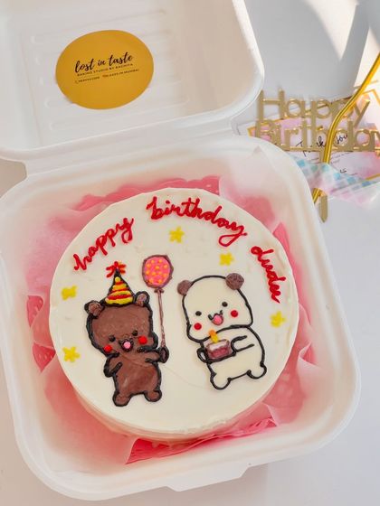 These images provide additional views of my hand-piped illustration cakes, showing the care and detail from every angle.