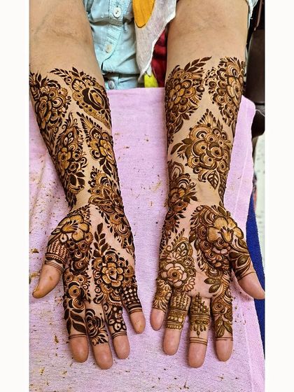 Shaikh Yasmeen - Bridal Mehendi Intricate Floral & Paisley Designs photo 18