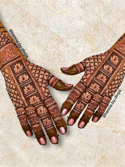 Elegant Back Hand & Minimalist Art photo 43