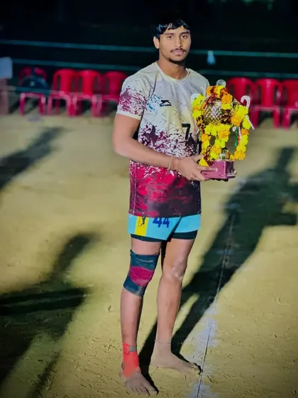 A player from our academy being felicitated after a tournament win, on his way to the Under-18 National Championship.