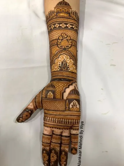 A full view of a royal Indian-themed design, using palaces, lotuses, and geometric patterns without any human or animal figures for a classic look.