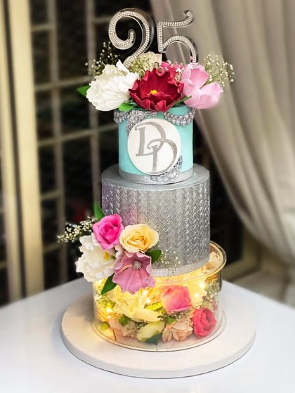 Elegant Milestone & Anniversary Cakes photo 5