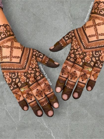 Elegant Back Hand & Minimalist Art photo 39