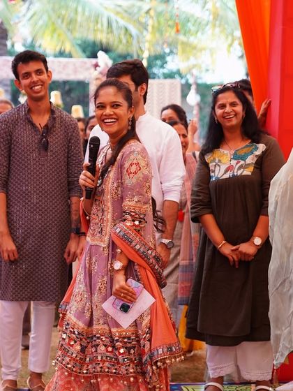 Another shot of the talented emcee interacting with guests and keeping the energy high.