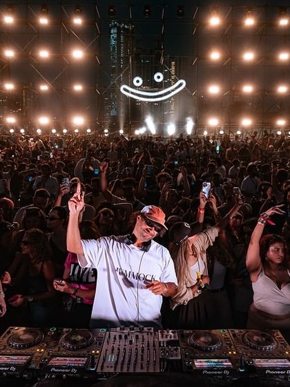 The vibe at a Keinemusik show is unmatched. Here's &ME from the iconic crew, commanding a massive, smiling crowd during his exclusive 4-hour set in Mumbai.