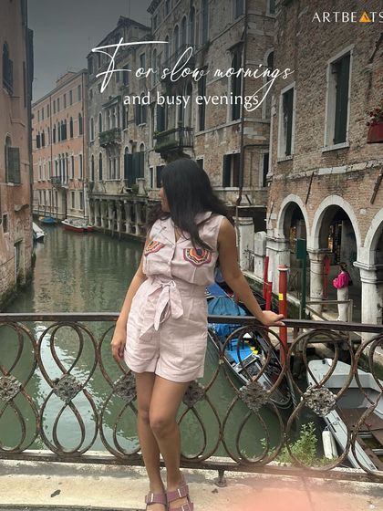 For slow mornings and busy evenings. The Coral Dreams Safari Set is a versatile piece that works for any part of your day, whether you're on vacation or at home.