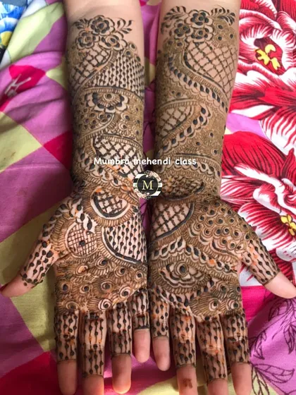 Even kids can get a bridal look! This is a full-coverage design I did for a young client, using traditional motifs.