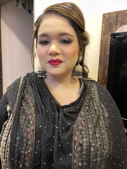 Another angle of this classic party makeup. The focus is on clean lines, a beautiful lip color, and skin that looks healthy and radiant.