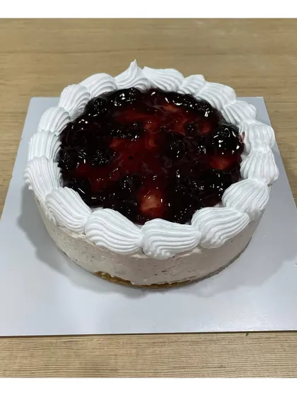 This is my classic no-bake blueberry cheesecake. It’s light, creamy, and topped with a generous layer of homemade blueberry compote, all on a crunchy biscuit base. It's one of my most popular flavours for a reason.