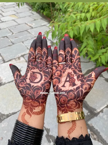 Another shot of the 'DA' initial mehendi stain, taken outdoors to show the true, deep color.