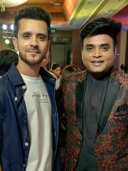 With music composer and singer Raghav Sachar at the Novotel Juhu. It was a star-studded event, and I was thrilled to be the magical entertainer.