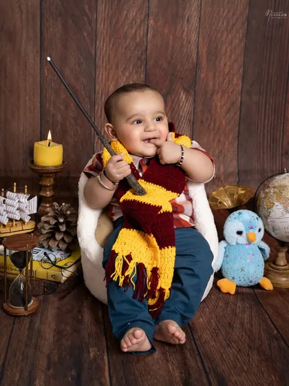 Wingardium Leviosa! Even the littlest wizards need their portraits. This Harry Potter themed sitter session is perfect for capturing the curious and playful personality of your growing baby.