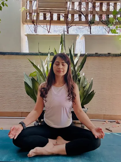 To honor Maa Brahmacharini on Day 2, we practice Sukhasana (Easy Pose) with Jnana Mudra. This meditative pose calms the nervous system and aligns us with our higher purpose, reflecting her serene energy.